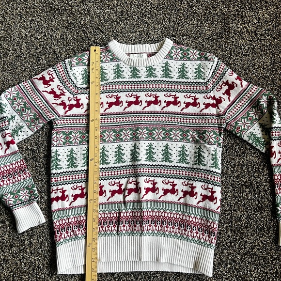 Men's Festive Crewneck Sweater with Reindeer and Tree Pattern - Picture 5 of 7